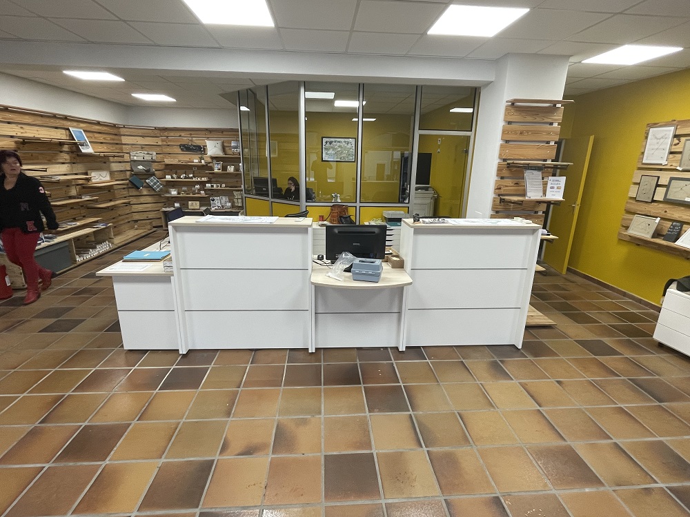Achat-banque-daccueil-pour-entreprise